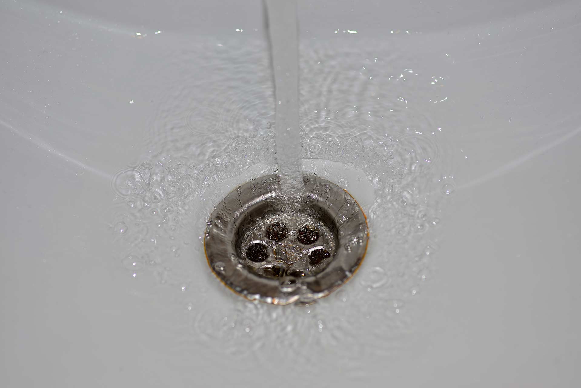 A2B Drains provides services to unblock blocked sinks and drains for properties in Dagenham.